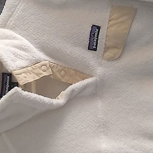 Patagonia pullover. Women's sz small.  Winter white. Beautiful, buttons, pockets